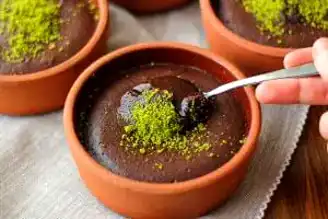 Güveçte Akışkan Çikolatalı Sufle Tarifi