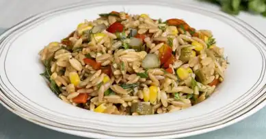 Nefis Arpa Şehriye Salatası Tarifi
