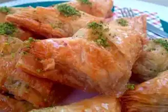 Baklavalık Yufkayla Pratik Şöbiyet Tarifi