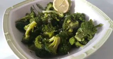 Buharda Pişmiş Brokoli Salatası Tarifi