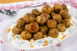 Nefis Cacıklı Arap Köftesi Tarifi