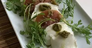 Lezzetli Caprese Salatası Tarifi