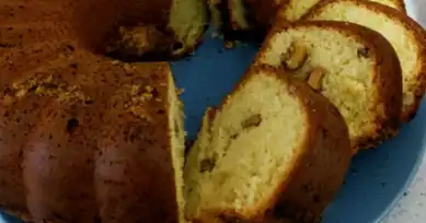 Puf Gibi Cevizli Pratik Kek Tarifi