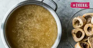 Düdüklüde Lezzetli ve Sağlıklı Kemik Suyu Tarifi