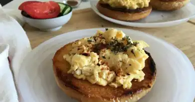 Nefis Ekmek Üstü Çırpılmış Yumurta Tarifi
