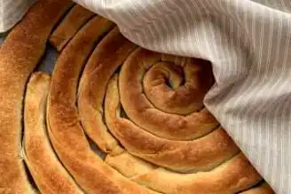 Nefis El Açması Peynirli Börek Tarifi