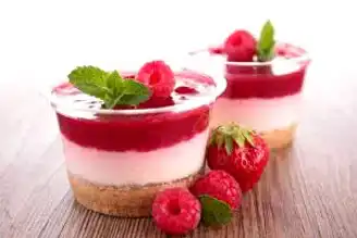 Lezzetli Üç Katlı Elmalı Ahududu Soslu Muhallebi Tarifi