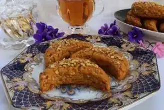 Nefis Kıyır Kıyır Şerbetli Ay Tatlısı Tarifi