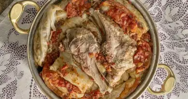 Anne Tarifinden Lezzetli Etli Lahana Sarması