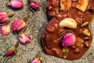 Evde Kolayca Çikolata Hazırlama](117 karakter)