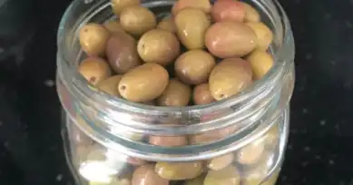 Evde Yapılan Nefis Yeşil Zeytin Turşusu Tarifi