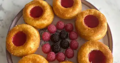 Nefis Frambuaz Soslu Kek Tarifi