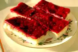 Nefis Frambuazlı İrmik Tatlısı Tarifi