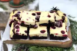 Frambuazlı Lor Peynirli Brownie Tarifi