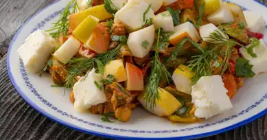 Fırında Sebze ve Armut Salatası Tarifi