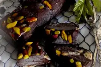 Fıstıklı Çikolata Keyfi: Kolay ve Lezzetli Bir Tatlı