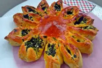 Nefis Ispanaklı Güneş Böreği Tarifi