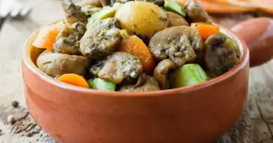 Bol Sebzeli Lezzetli Güveçte Türlü Tarifi