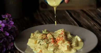 Nefis Hardal Soslu Patates Salatası Tarifi