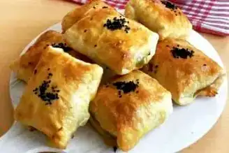 Nefis Havuçlu Pırasalı Börek Tarifi