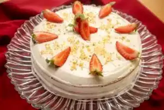 Hazır Kekle Pratik Yaş Pasta Tarifi