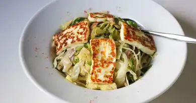 Pratik Hellimli Yeşil Salata Tarifi