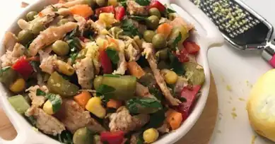Sağlıklı ve Doyurucu Hindili Salata Tarifi