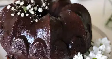Nefis Çikolata Soslu Islak Kek Tarifi