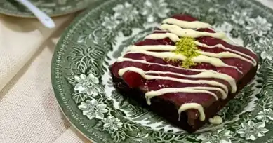 Çilekli Islak Kek Tarifi