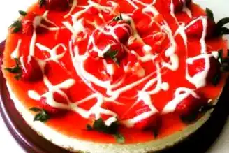 Nefis Çilekli Kaymaklı Cheesecake Tarifi