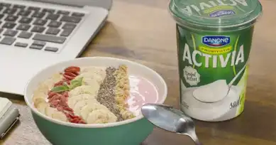 Probiyotik Zengin Çilekli Muzlu Smoothie Bowl Tarifi