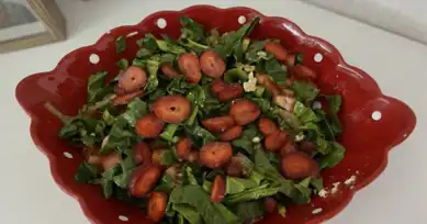 Çilekli Peynirli Ispanak Salatası Tarifi
