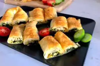 El Açması Gibi Çıtır Ispanaklı Kol Böreği Tarifi