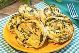 Çıtır Çıtır Ispanaklı Peynirli Rulo Börek Tarifi