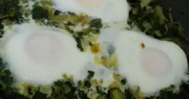 Nefis Ispanaklı Yumurta Tarifi