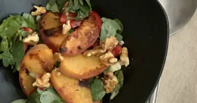 Izgara Şeftali ve Semizotu Salatası Tarifi