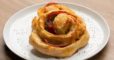 10 Dakikada Hazır Kaşarlı Salamlı Açma