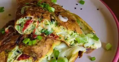 Puf Puf Kabaklı Kuru Domatesli Omlet Tarifi