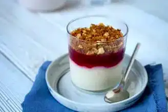 Nefis Kadayıflı Frambuaz Soslu Muhallebi Tarifi
