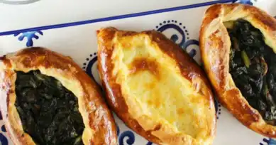 Pratik ve Lezzetli Kahvaltılık Mini Pide Tarifi