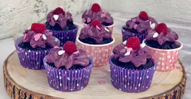 Nefis Kakaolu Yaban Mersinli Cupcake Tarifi
