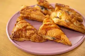 Çıtır Çikolatalı Milföy, Karamel Sosuyla
