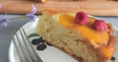 Nefis Karamelize Soslu Şeftalili Kek Tarifi