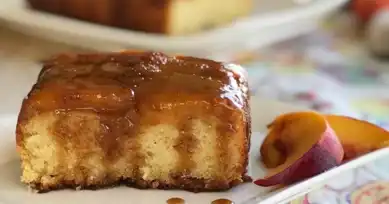 Nefis Karamelli Şeftalili Kek Tarifi