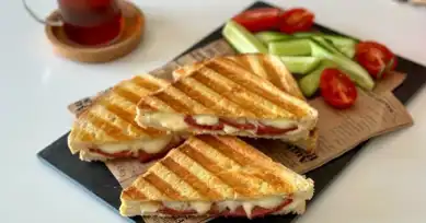 Enerjik Bir Kahvaltı: Karışık Tost Tarifi