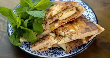 Pratik Kavurmalı Kaşarlı Duble Tost Tarifi