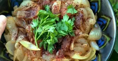 Nefis Kebapçı Soğan Salatası Tarifi