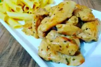 Ev Yapımı Kekikli Tavuk ve Zerdeçallı Makarna Tarifi