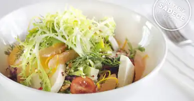 Renkli ve Besleyici Kinoa Salatası Tarifi