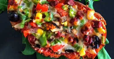 Bayat Ekmeklerden Lezzetli Ekmek Pizzası Tarifi